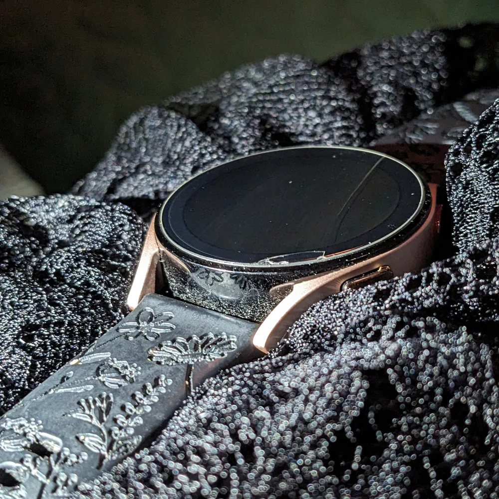 Rose Gold Samsung Galaxy 4 Smartwatch with Interchangeable Bands And Charger